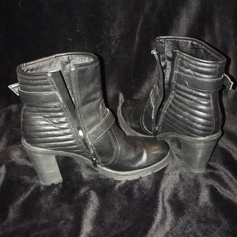 Boots - Picture 5 of 5